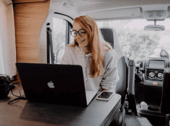 Arbeiten und Reisen im mobilen Büro – Workation im Wohnmobil
